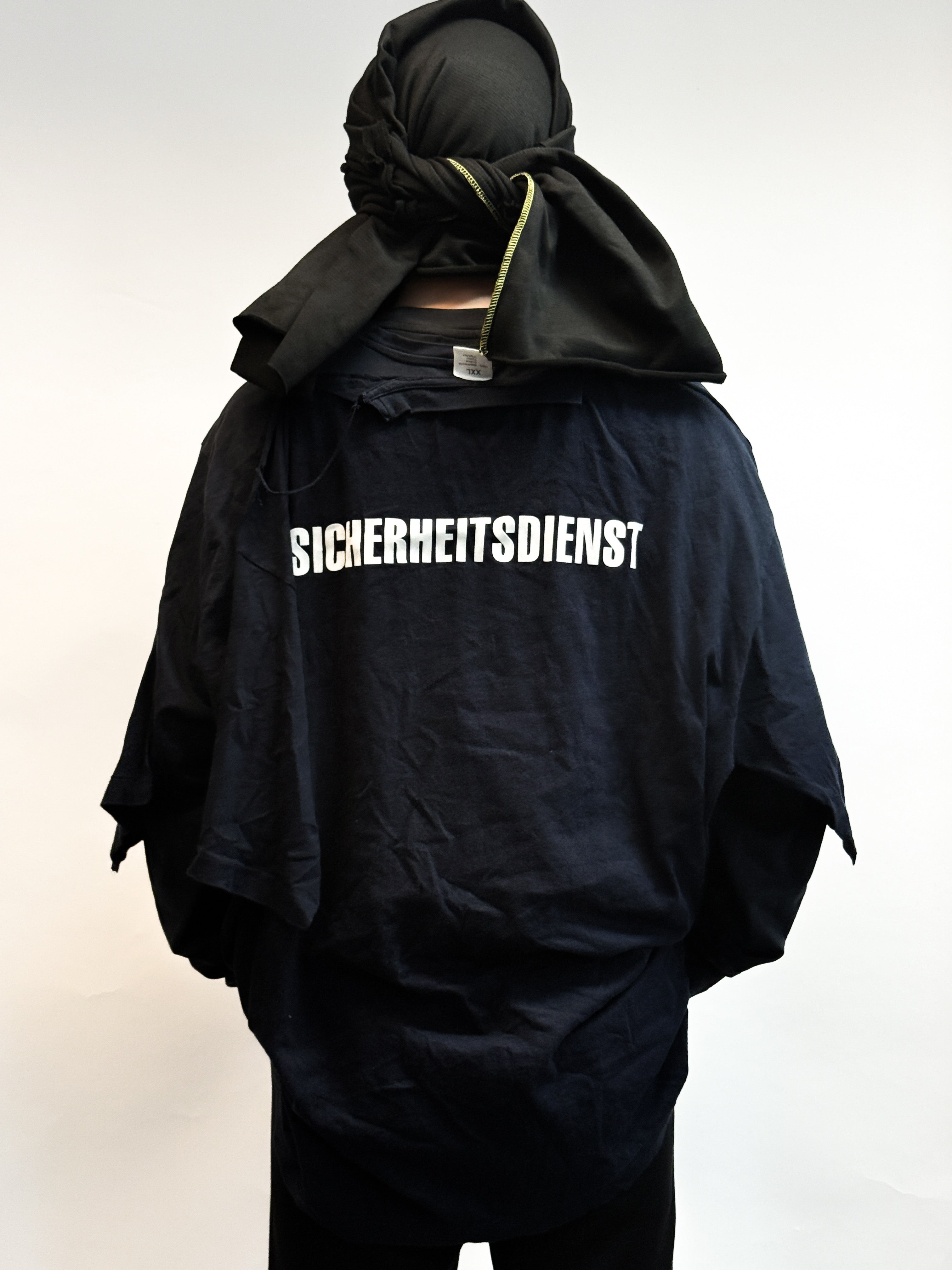 DECONSTRUCTED SICHERHEITSDIENST LONGSLEEVE