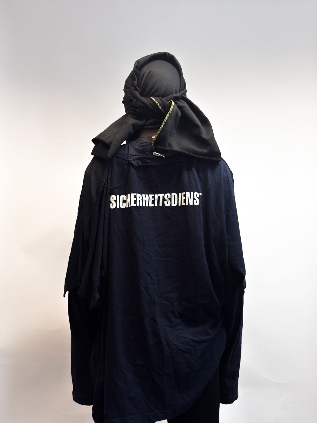 DECONSTRUCTED SICHERHEITSDIENST LONGSLEEVE